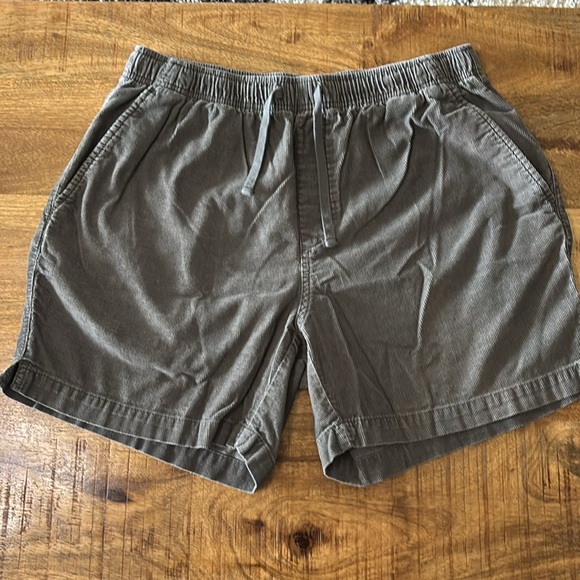 🎉HP🎉 Old Navy (3 pack) Casual Shorts - Picture 2 of 16